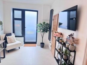 Chic Apartment E10